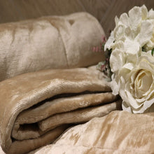 Load image into Gallery viewer, beige flannel comforter set-cq linen